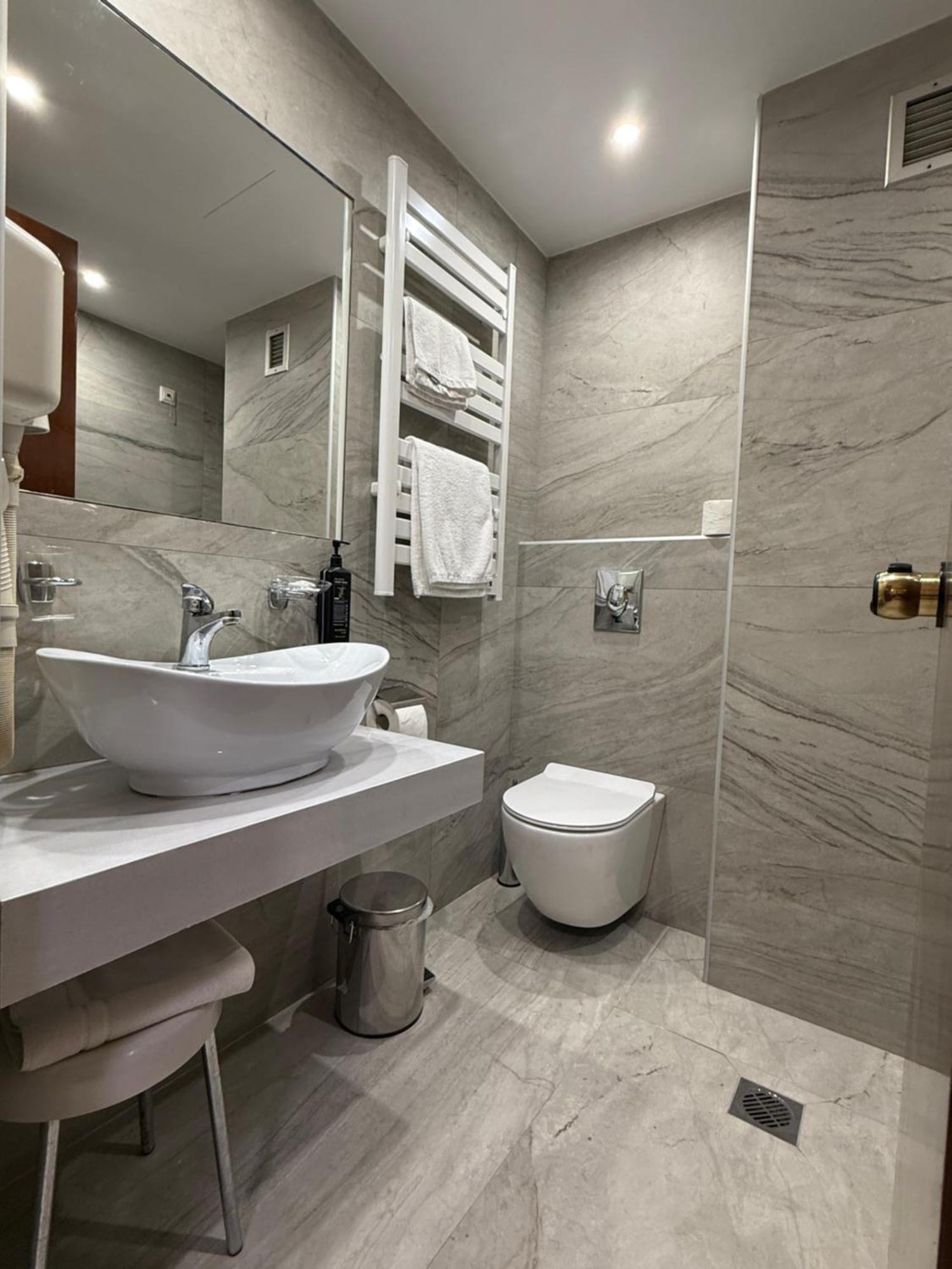 Hotel Ideal Piraeus Luaran gambar